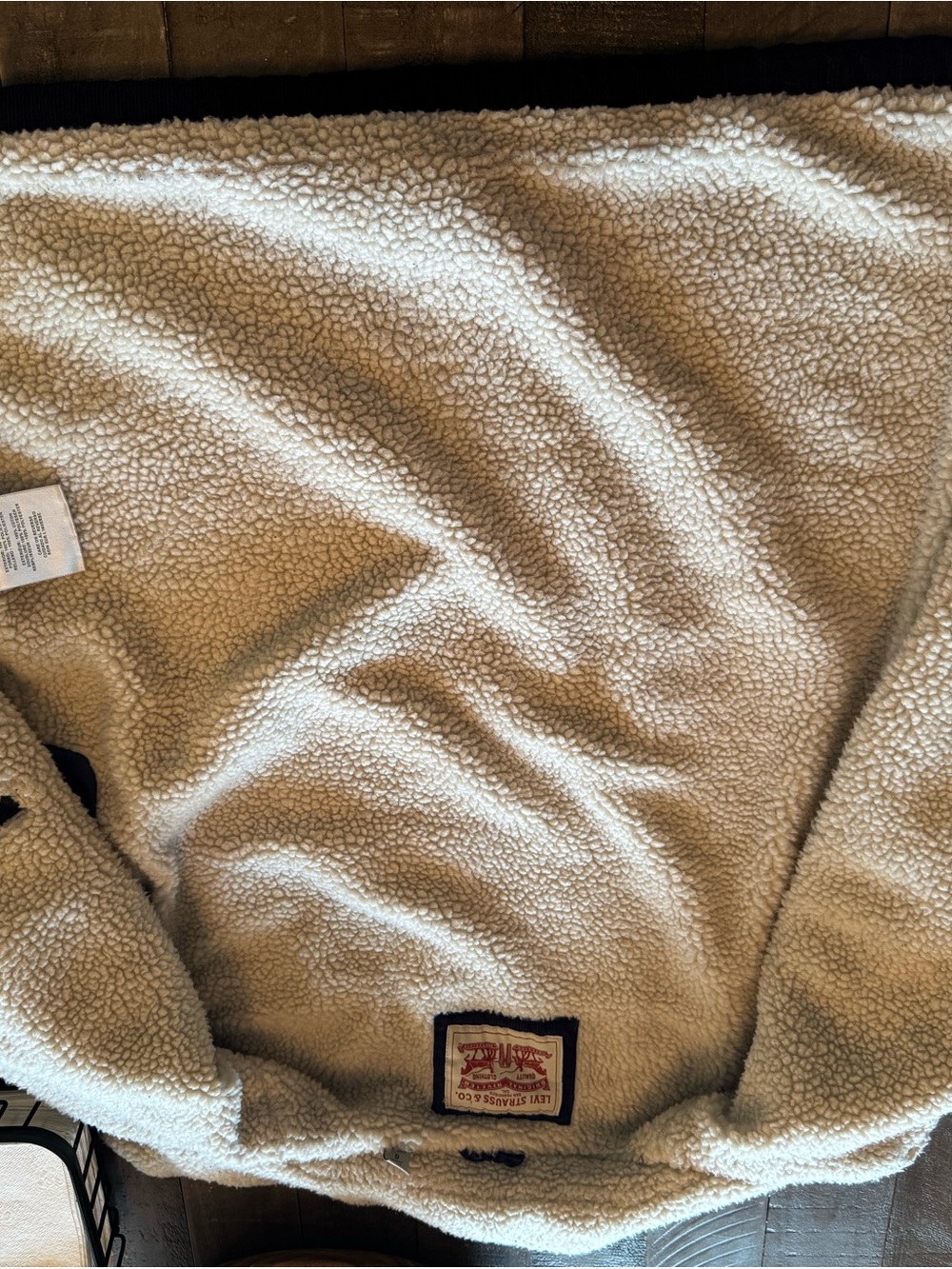 Levi's Navy Corduroy Jacket with Cream Sherpa lining - Picture 3 of 9
